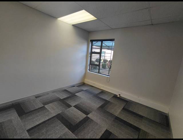 388M² OFFICE TO LET IN FOURWAYS